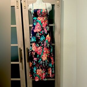 Hello Molly Beautiful, sexy maxi dress. NWT Blue with floral print.